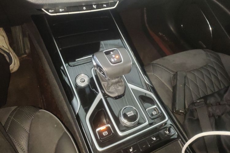 红旗HS5 2022款 改款 2.0T 智联旗享版中控内饰18