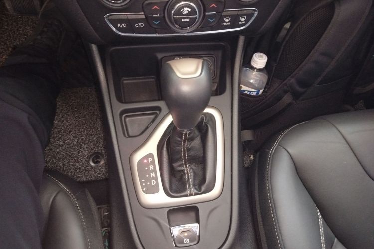 Jeep 自由光 2016款 2.4L 领先智能版中控内饰18