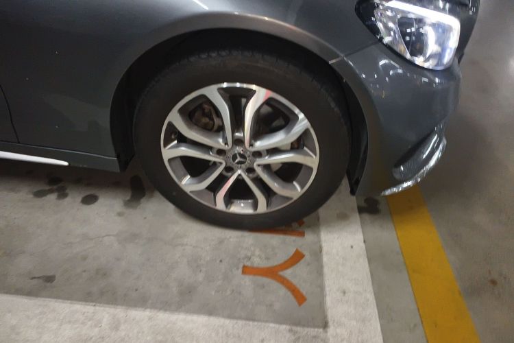 奔驰C级 2017款 改款 C 180 L 动感型运动版车身外观10