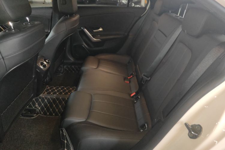 奔驰A级 2021款 A 200 L 运动轿车动感型中控内饰7004