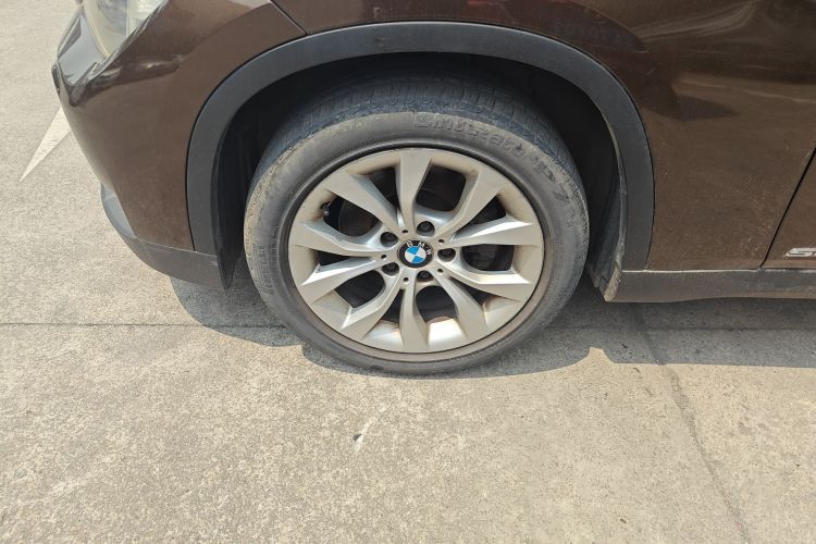 宝马X1 2013款 sDrive18i 时尚型车身外观35