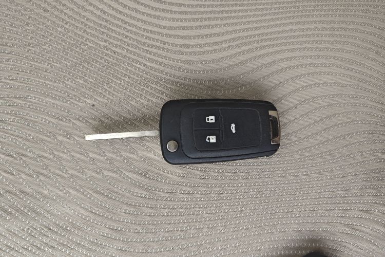 别克 英朗 2013款 GT 1.6L 自动时尚版中控内饰11