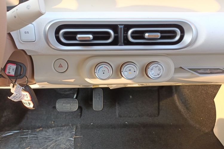 五菱汽车 宏光MINIEV 2024款 第三代 215km 青春版局部细节16