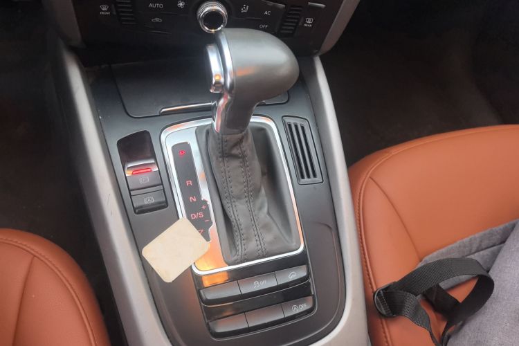 奥迪Q5 2013款 40 TFSI 进取型局部细节18