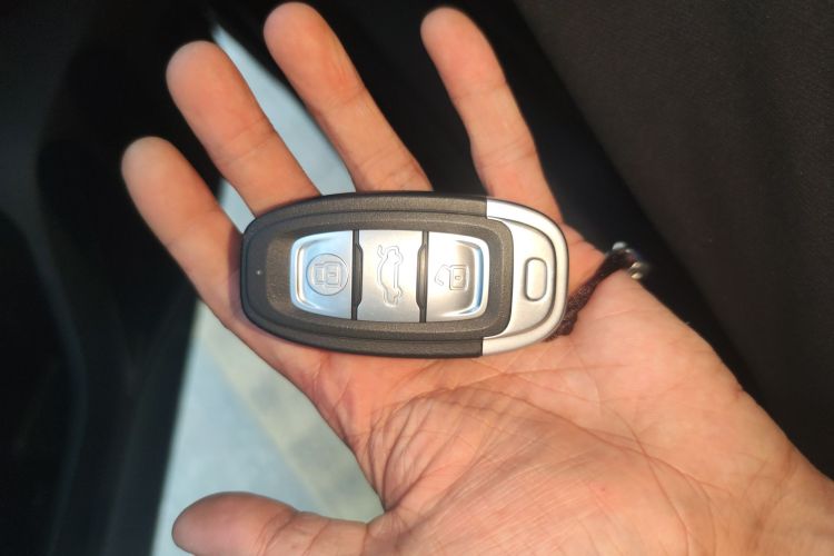 红旗E-QM5 2023款 改款 基础出行版中控内饰7001