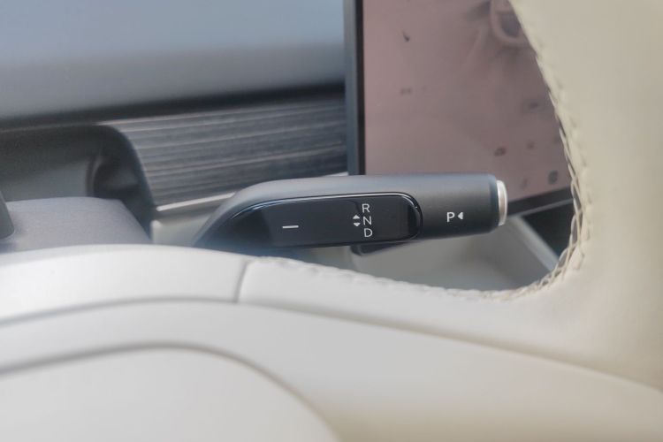 乐道L60 2024款 60kWh 后驱版中控内饰18