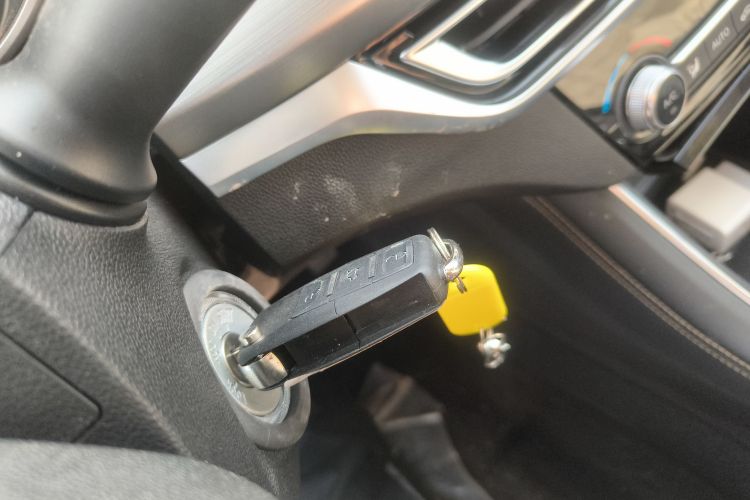 长安 逸动新能源 2019款 EV460 智享版中控内饰11