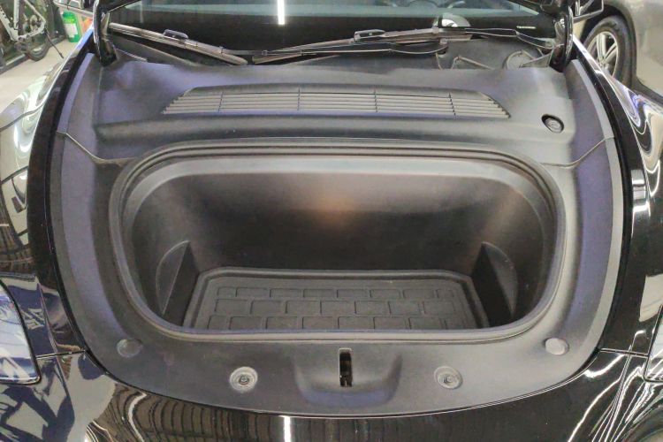 特斯拉 Model Y 2021款 标准续航后驱版局部细节24