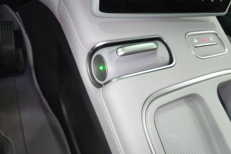 蔚来EC6 2023款 75kWh中控内饰18