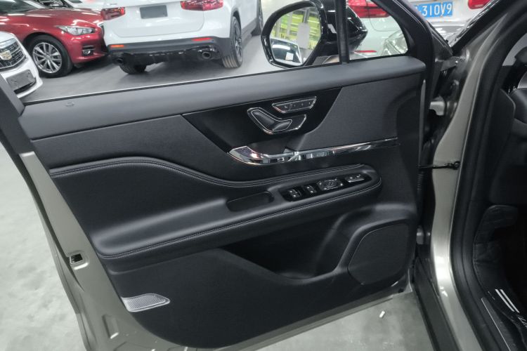 林肯 冒险家 2022款 改款 2.0T 两驱尊雅版中控内饰7007