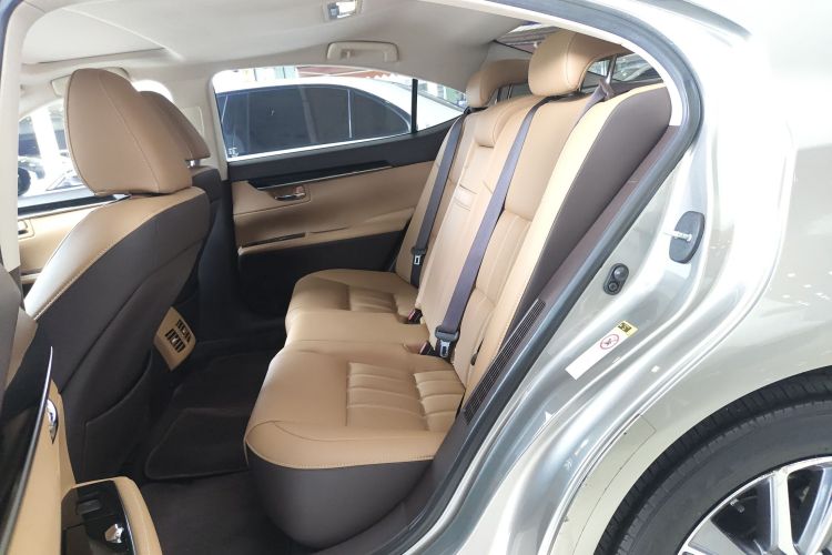 雷克萨斯ES 2017款 300h Mark Levinson舒适版中控内饰21