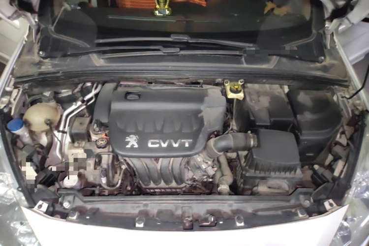 标致408 2013款 2.0L 自动舒适版局部细节24