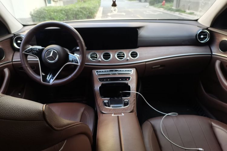 奔驰E级 2021款 E 300 L 时尚型中控内饰12