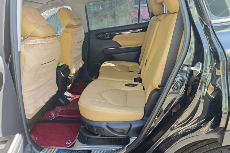 丰田 汉兰达 2022款 双擎 2.5L 四驱精英版 7座中控内饰21