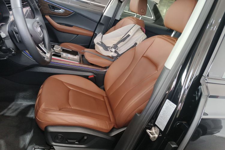 奥迪Q7 2024款 45 TFSI quattro S line黑武士型局部细节19