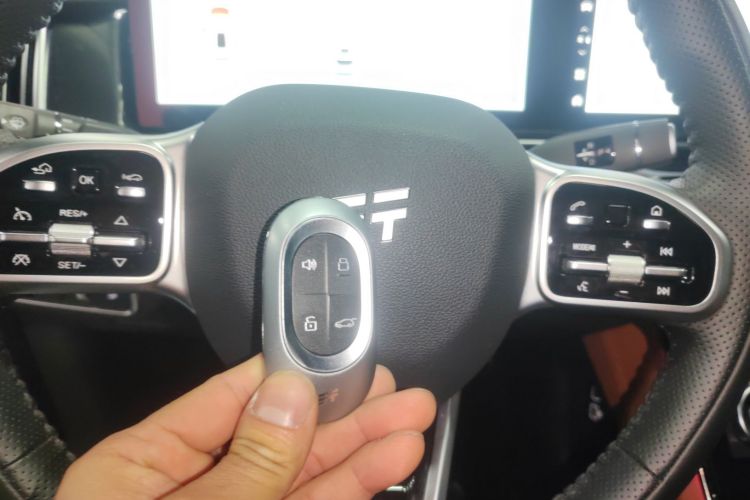 捷途山海L7 2024款 1.5T 120km ULTRA 7座中控内饰7001