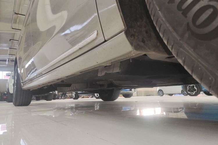 别克GL8 2023款 ES陆尊 舒适型机舱底盘29