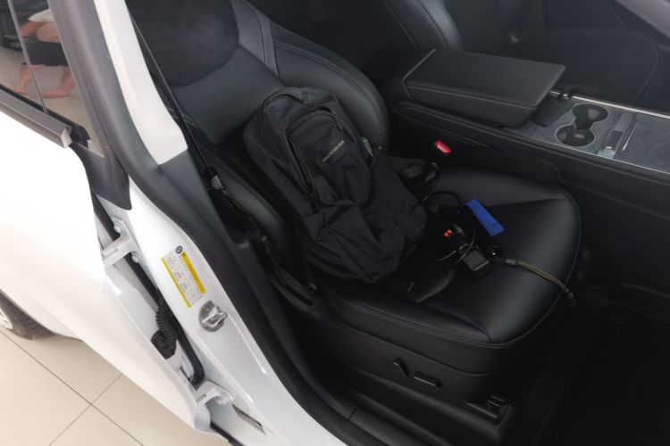 特斯拉 Model Y 2022款 改款 后轮驱动版中控内饰41