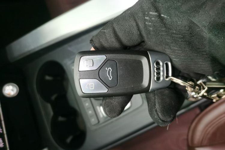 奥迪A4L 2018款 30周年年型 40 TFSI 时尚型中控内饰11