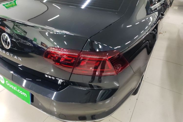 大众 迈腾 2023款 200万辆纪念版 330TSI DSG领先型车身外观9