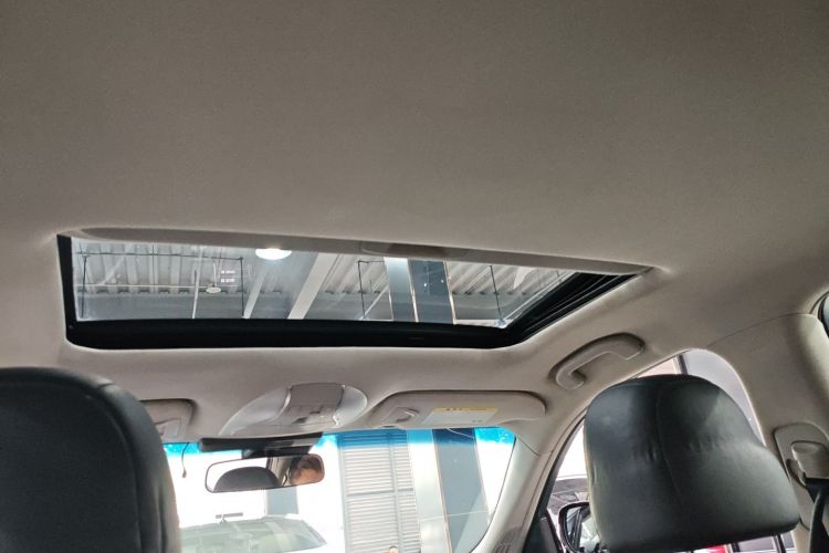 英菲尼迪Q70 2017款 Q70L 2.5L 精英版中控内饰22