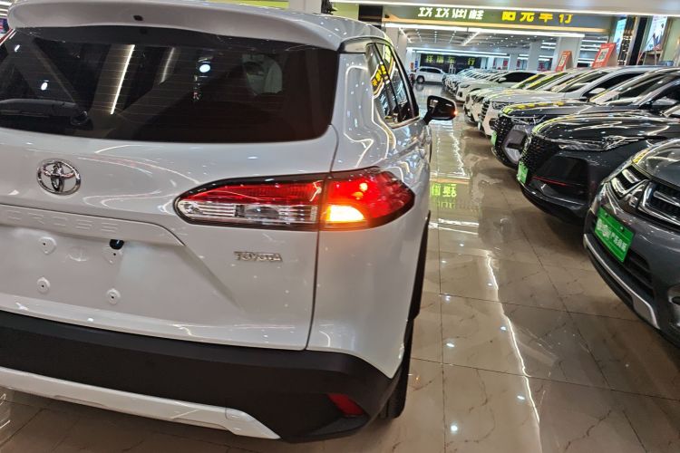 丰田 卡罗拉锐放 2023款 2.0L 先锋版车身外观9