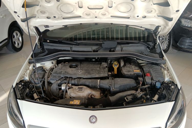 奔驰B级 2015款 B 200 时尚型机舱底盘24