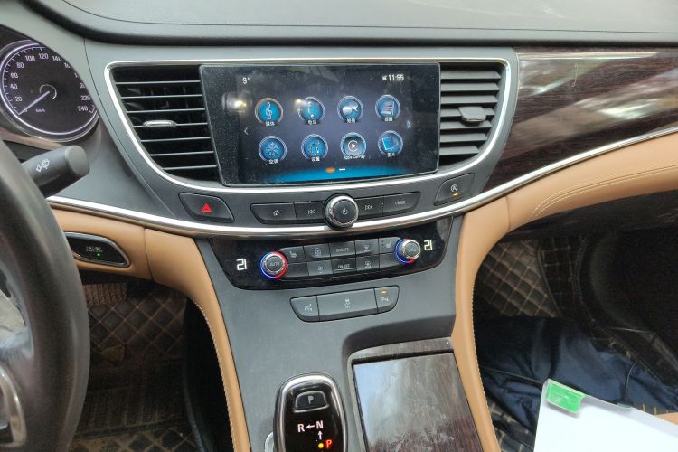 别克 君越 2018款 28T 精英型中控内饰16