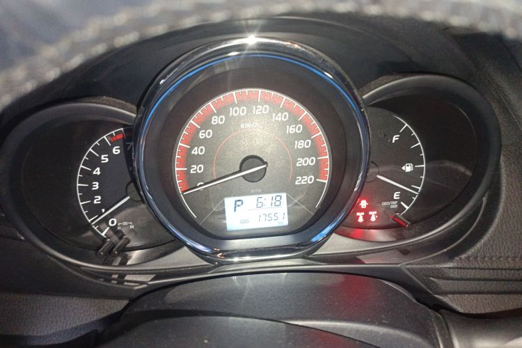 丰田 威驰FS 2021款 1.5L CVT锋驰版中控内饰14