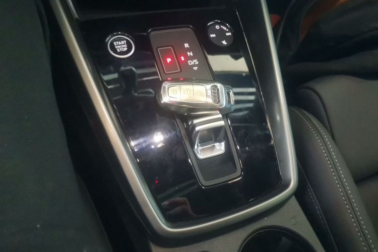 奥迪A3 2024款 A3L Limousine 35 TFSI 时尚运动型中控内饰18