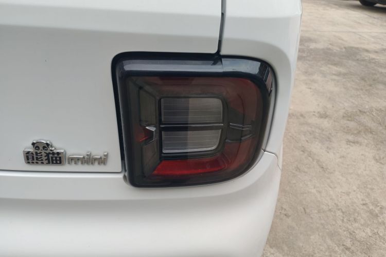 吉利银河 2023款 熊猫mini 120km 超萌熊车身外观6006