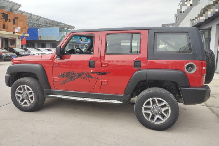 北京BJ40 2016款 40L 2.3T 自动四驱尊享版车身外观4