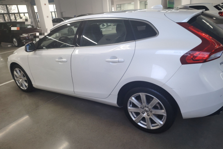 沃尔沃V40 2017款 T3 智雅版车身外观4