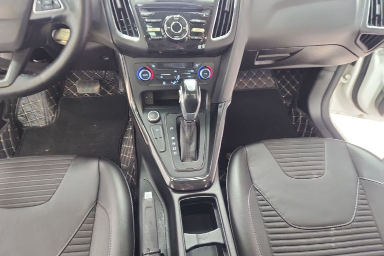 福特 福克斯 2017款 两厢 EcoBoost 125 自动超能风尚型智行版中控内饰18