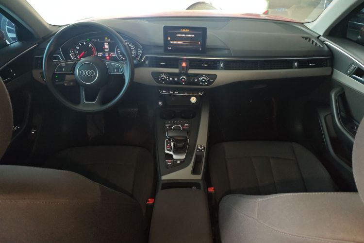 奥迪A4L 2018款 30周年年型 40 TFSI 进取型中控内饰12