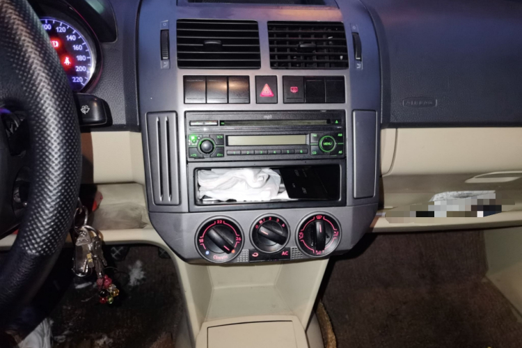 大众 Polo 2009款 劲取 1.6L 手动雅致版中控内饰16