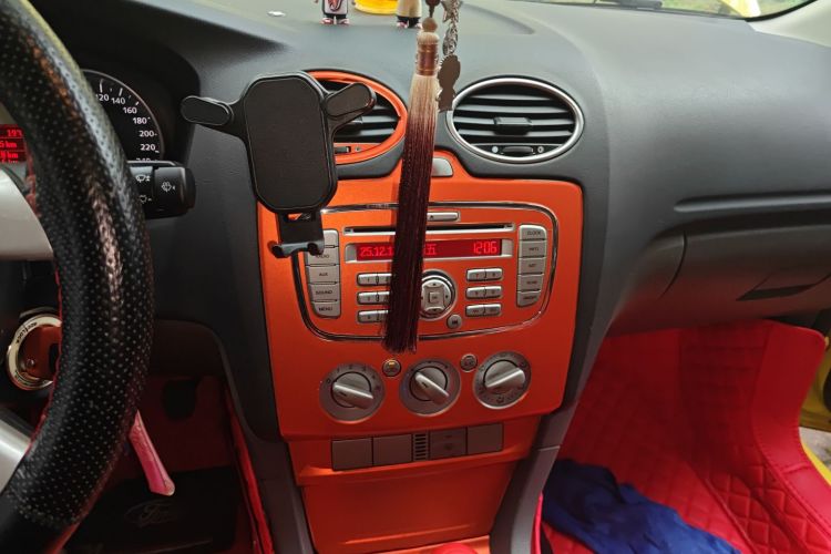 福特 福克斯 2013款 两厢经典 1.8L 手动基本型中控内饰16