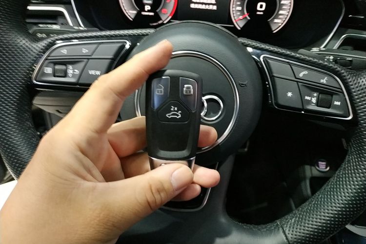 奥迪A4L 2024款 40 TFSI 豪华动感型中控内饰7001