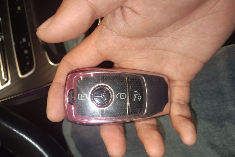 奔驰E级(进口) 2021款 E 260 时尚型运动版中控内饰7001