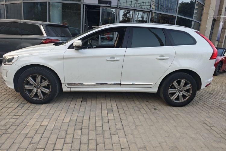 沃尔沃XC60 2016款 T5 AWD 智远版车身外观4