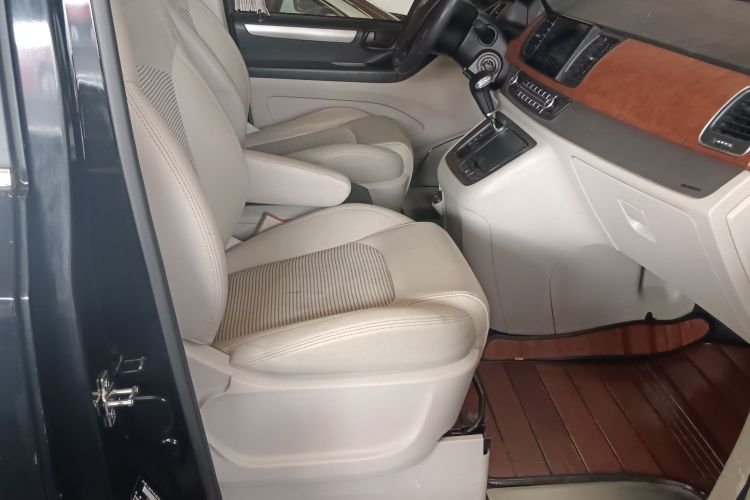 上汽大通MAXUS 大通G10 2016款 1.9T 自动精英版 柴油 国V局部细节41