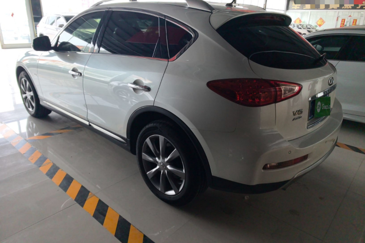 英菲尼迪QX50 2015款 2.5L 悦享版车身外观4