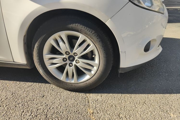 福特 福克斯 2012款 两厢 1.6L 手动舒适型车身外观10