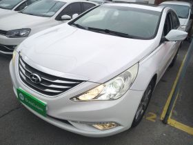 现代 索纳塔 2015款 经典 2.0L 自动豪华版