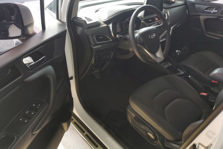 江汽集团 瑞风S3 2018款 定制版 1.5L 手动豪华智能型中控内饰19