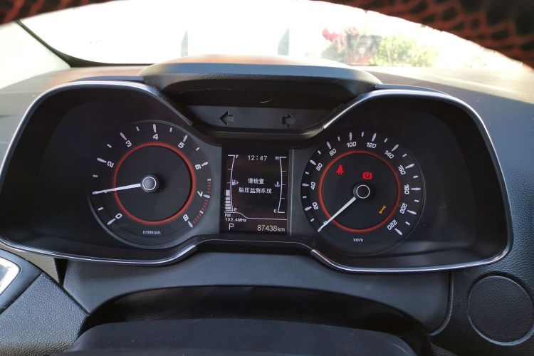 奇瑞 艾瑞泽5 2016款 1.5L CVT领锐版中控内饰14