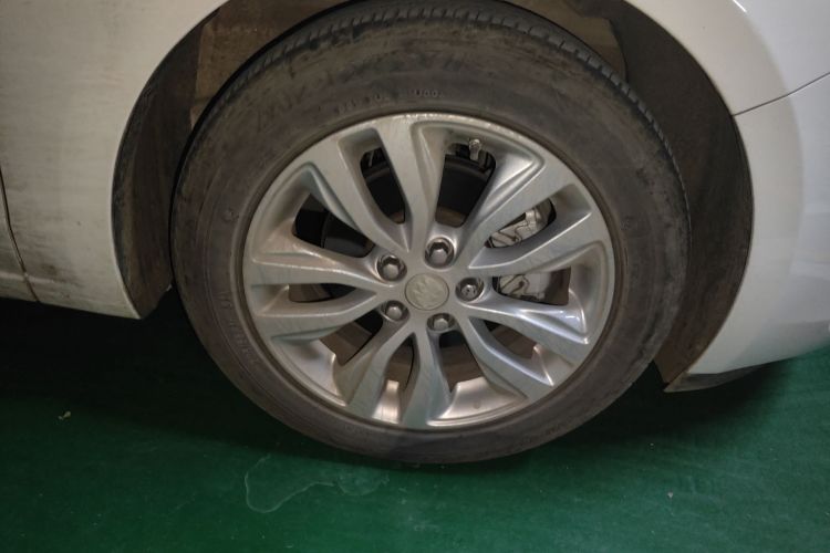 别克 英朗 2021款 改款 典范 1.5L 自动精英型车身外观10