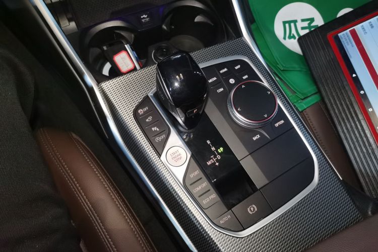 宝马3系 2022款 改款 325i M运动曜夜套装中控内饰18