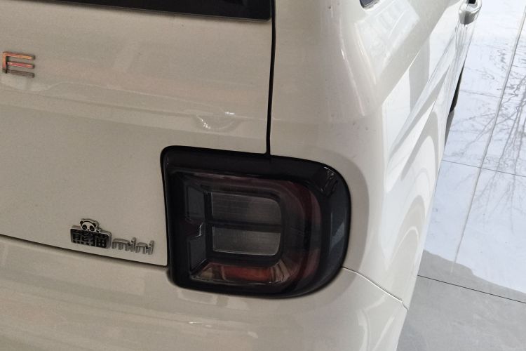 吉利银河 熊猫 2025款 210km 元气熊车身外观9