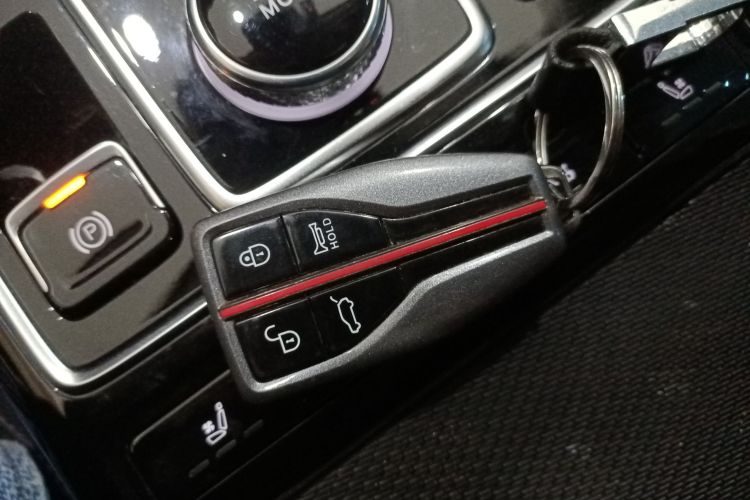 红旗HS5 2022款 改款 2.0T 智联旗享四驱版中控内饰11